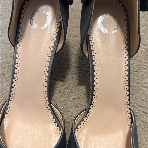 Journee Collection Charcoal Gray Tanzi Bow Heels - Picture 7 of 13